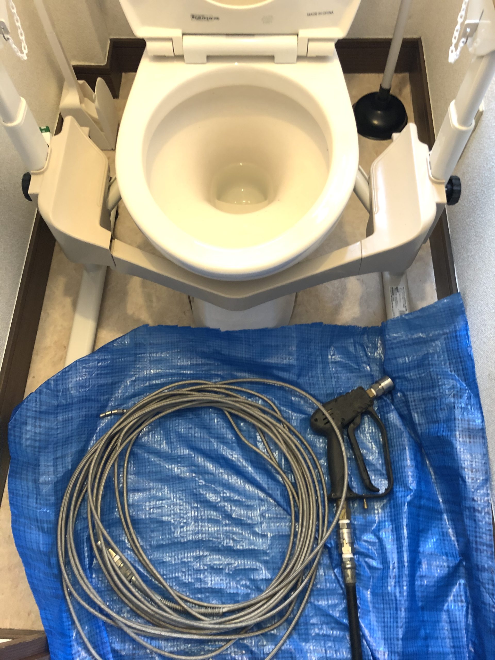 2階トイレの排水管に高圧洗浄使用と