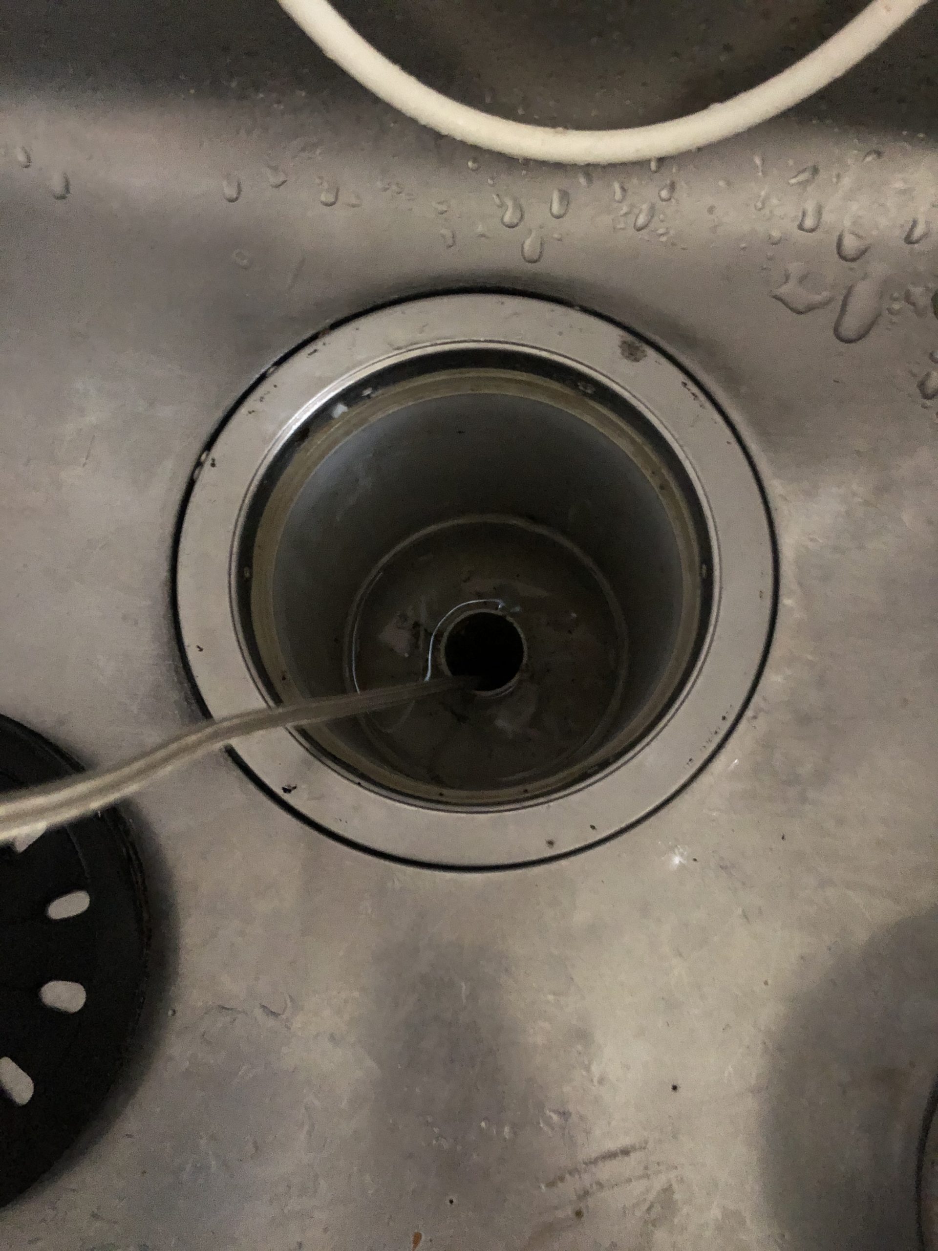 キッチン排水管高圧洗浄中