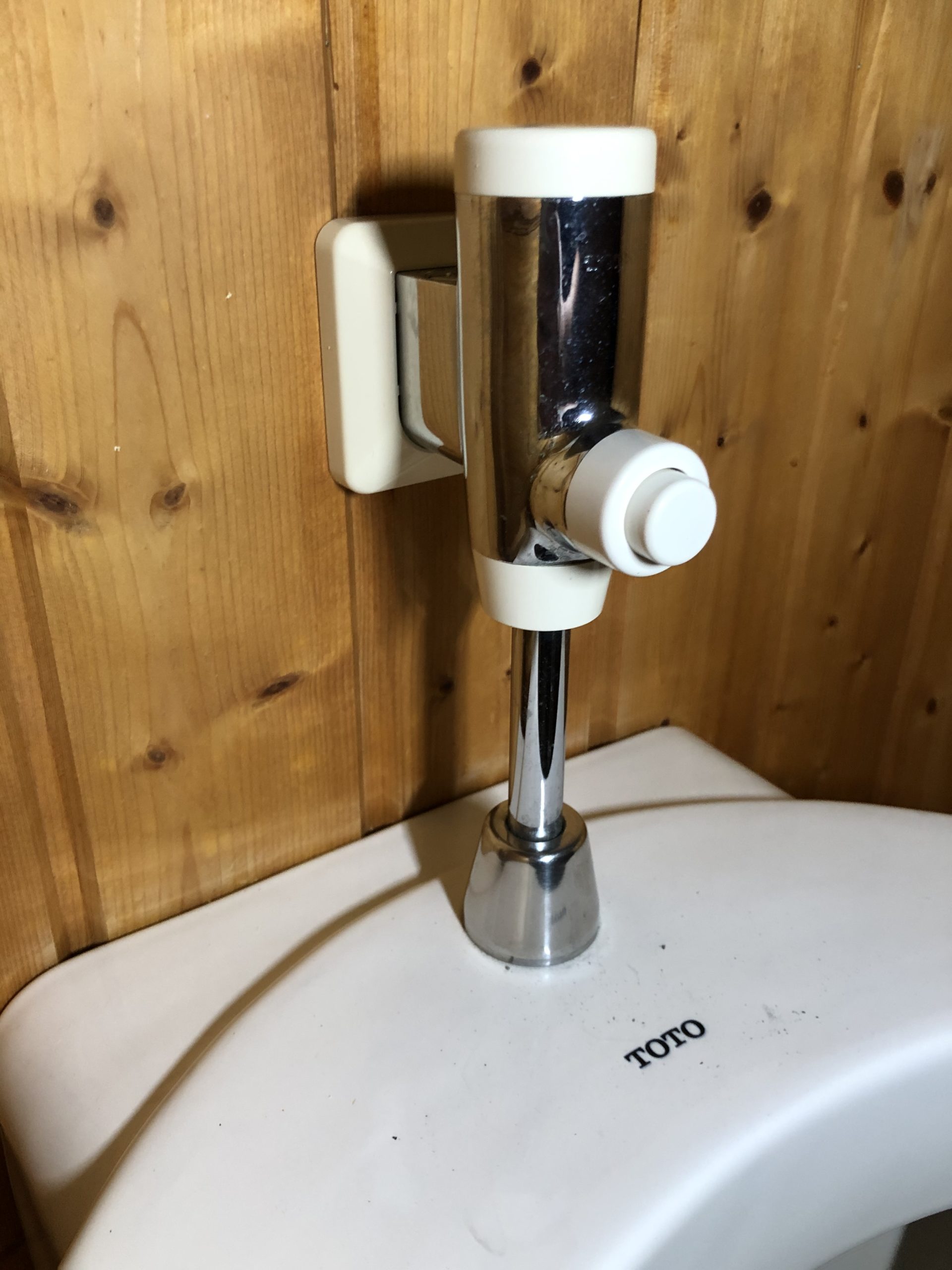 修理後の小便器用フラッシュバルブ