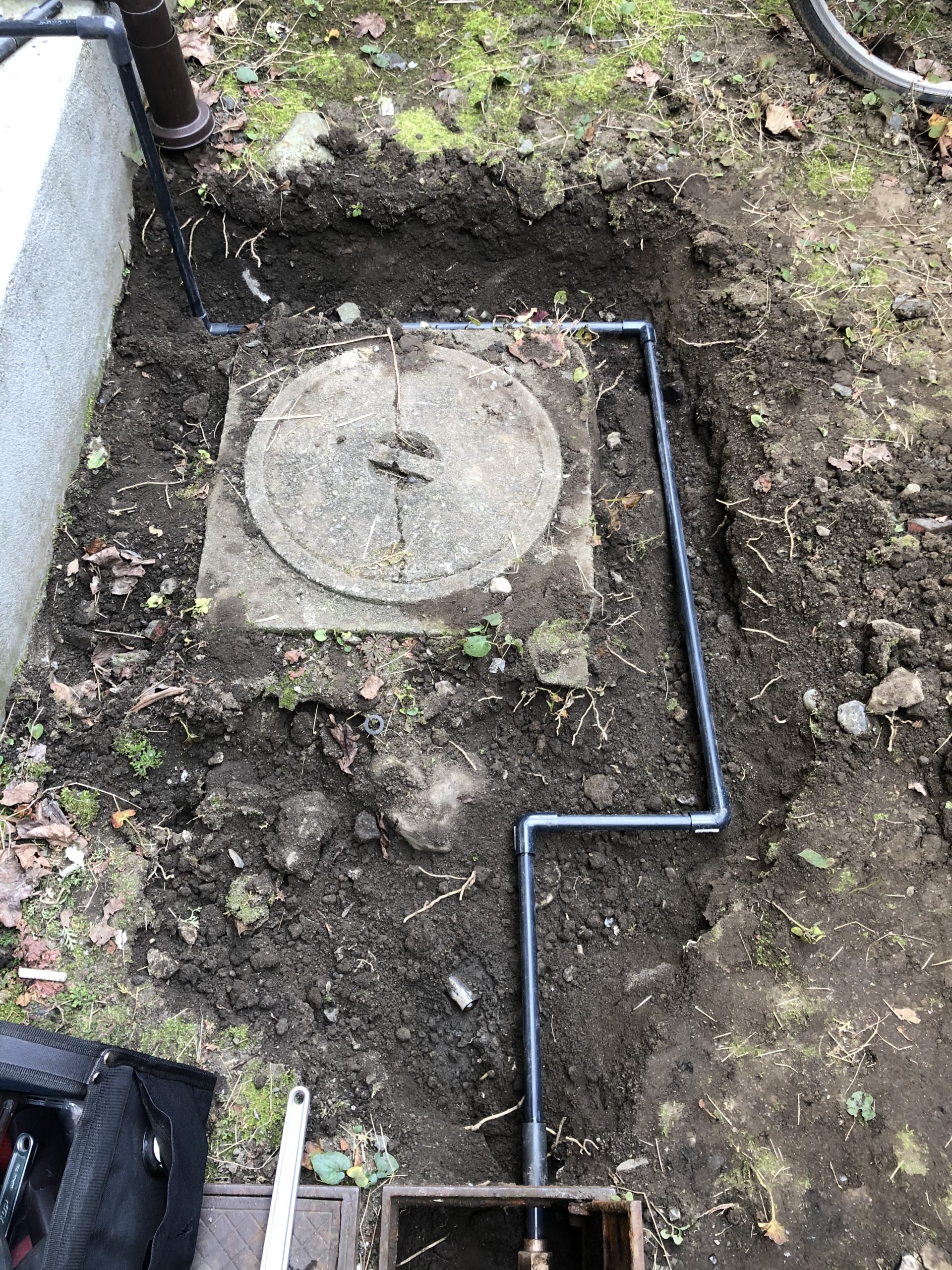 水道メーターから共用廊下までの新規配管