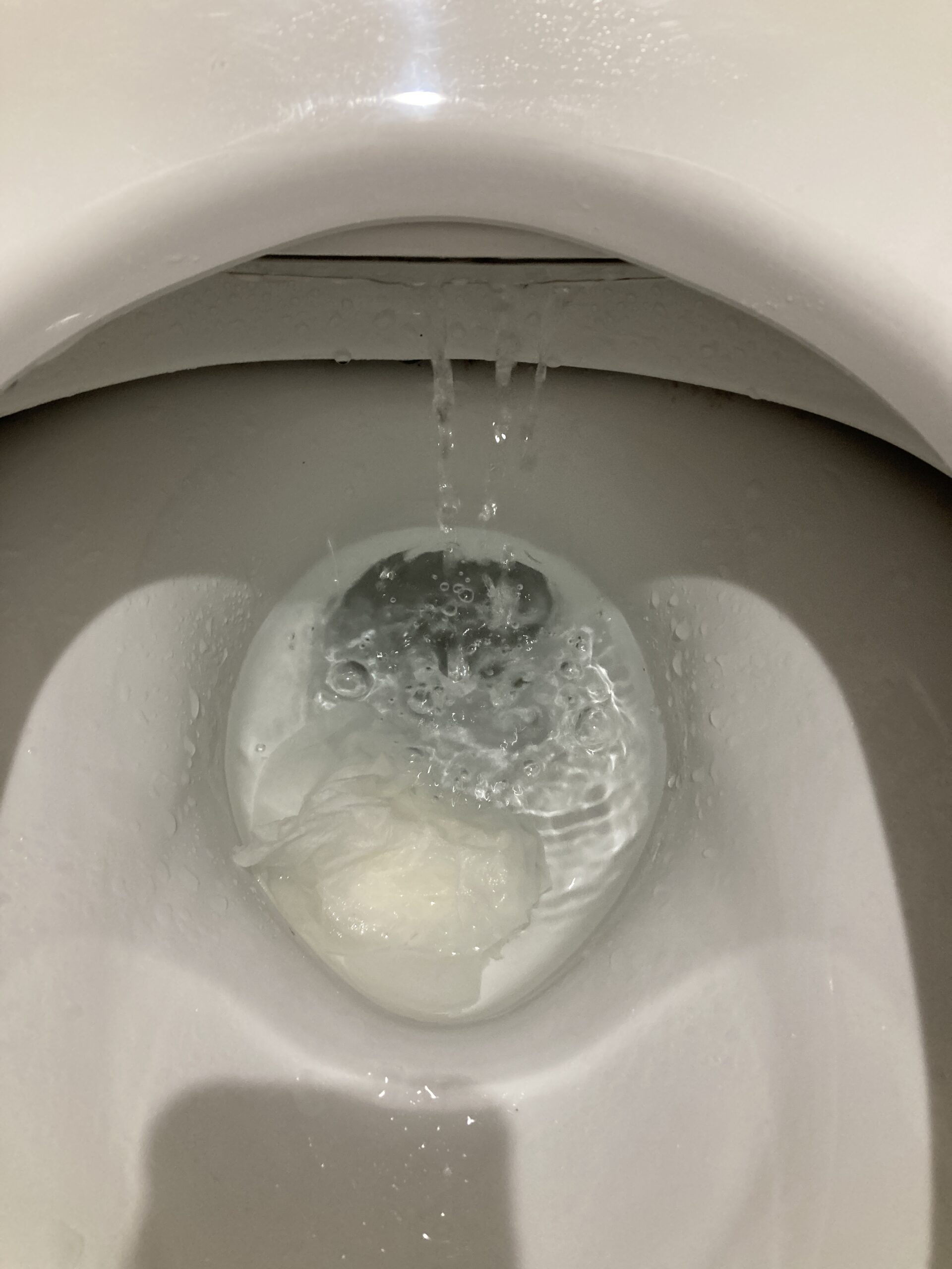 ノズルから水漏れしている温水洗浄便座