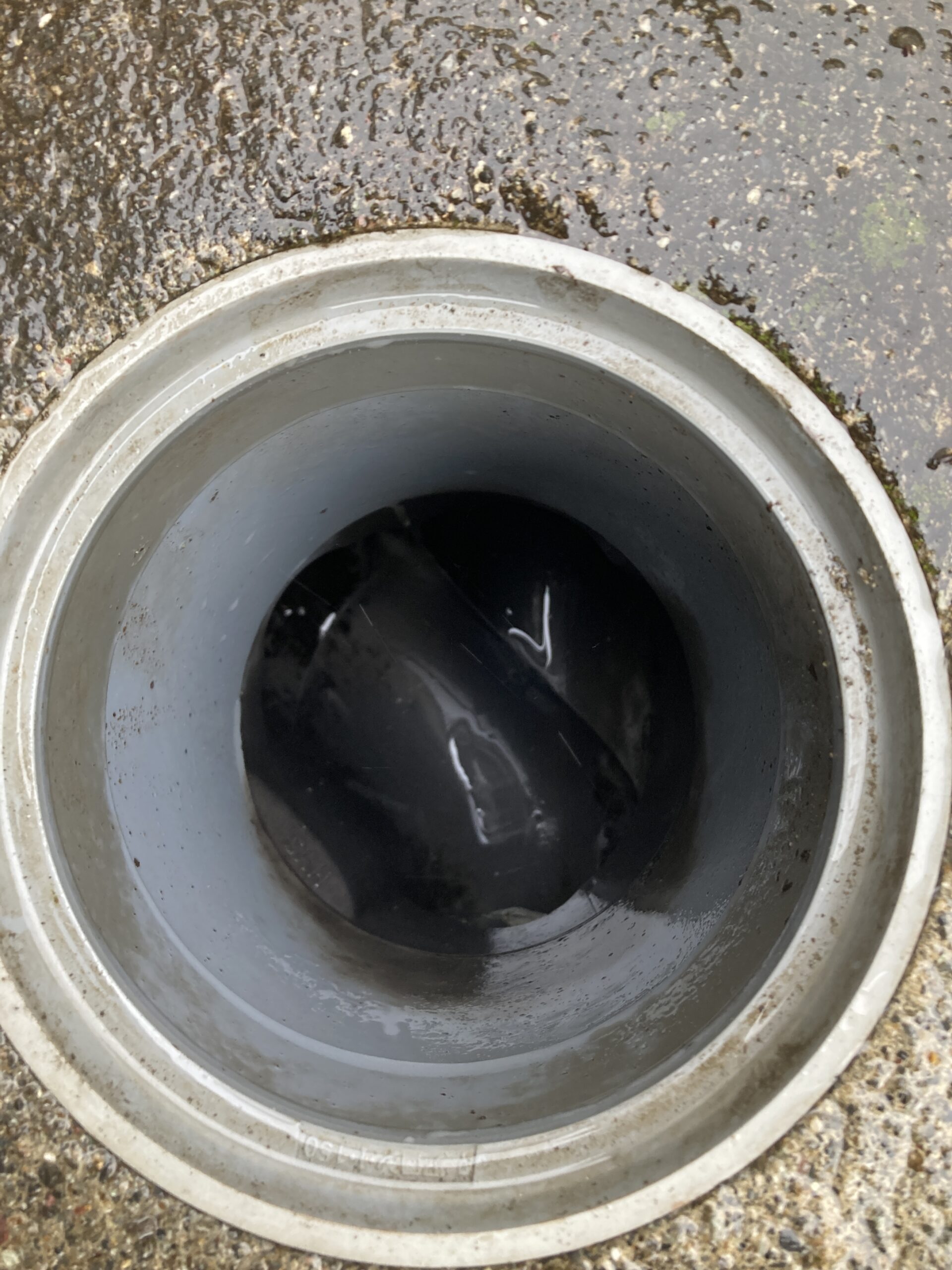 高圧洗浄後の排水マス内