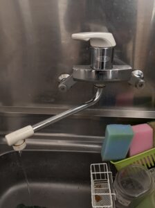 水が糸状に出て止まり切らないキッチン蛇口(混合栓)