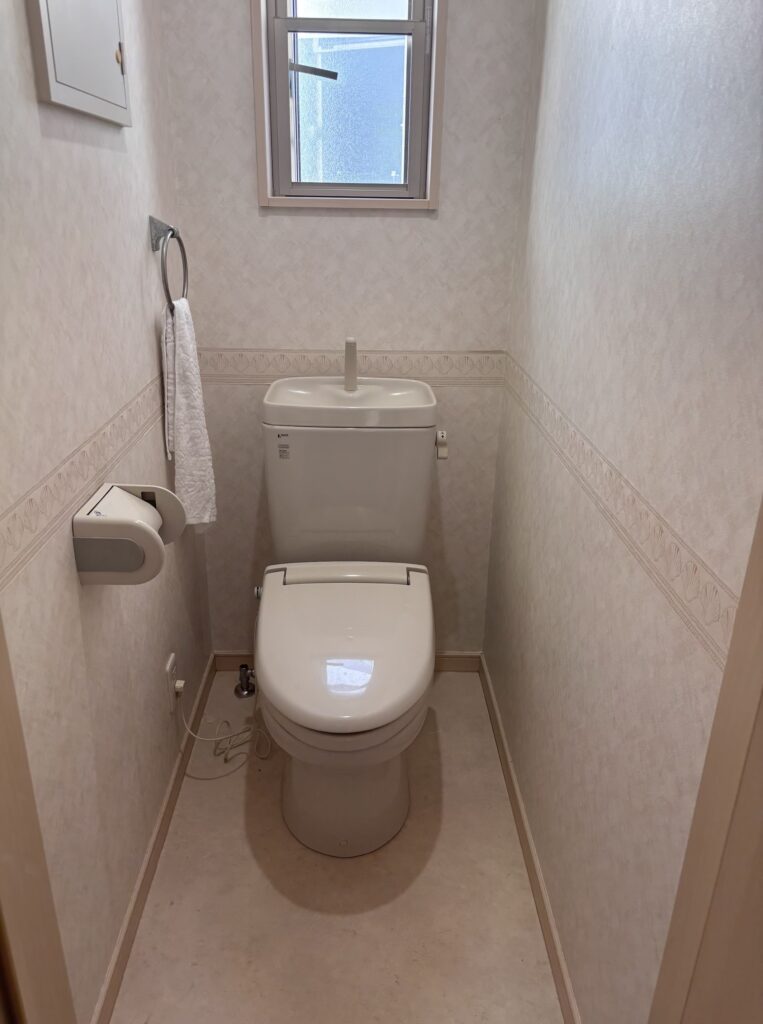 IMG 9890 C008D48F 2階トイレ交換前