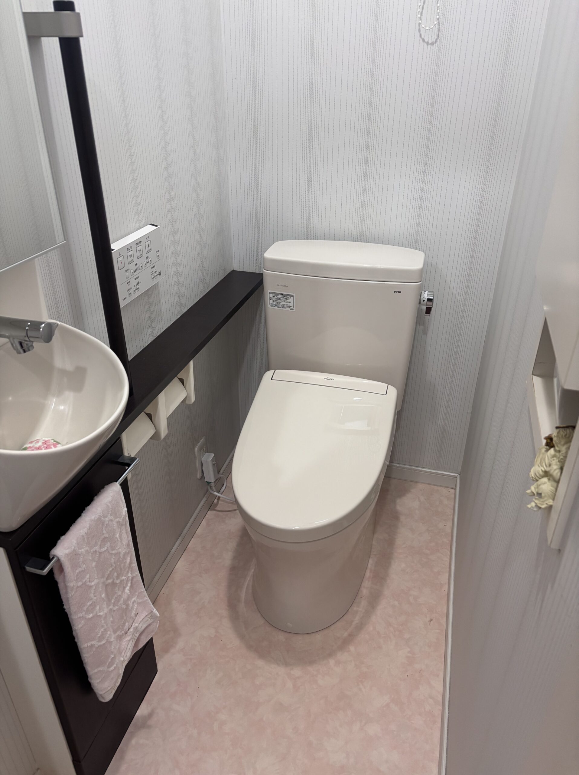 IMG 0835 川口市 トイレ交換工事 TOTO ピュアレストQR 施工写真2